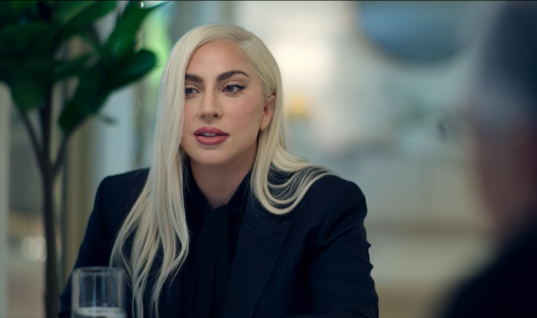 Lady Gaga fala pela primeira vez sobre nunca ter respondido boatos de que é uma mulher trans